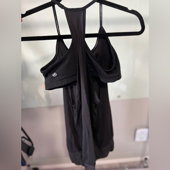 Lululemon black tank w/ attached bra size 6 - Picture 2 of 5